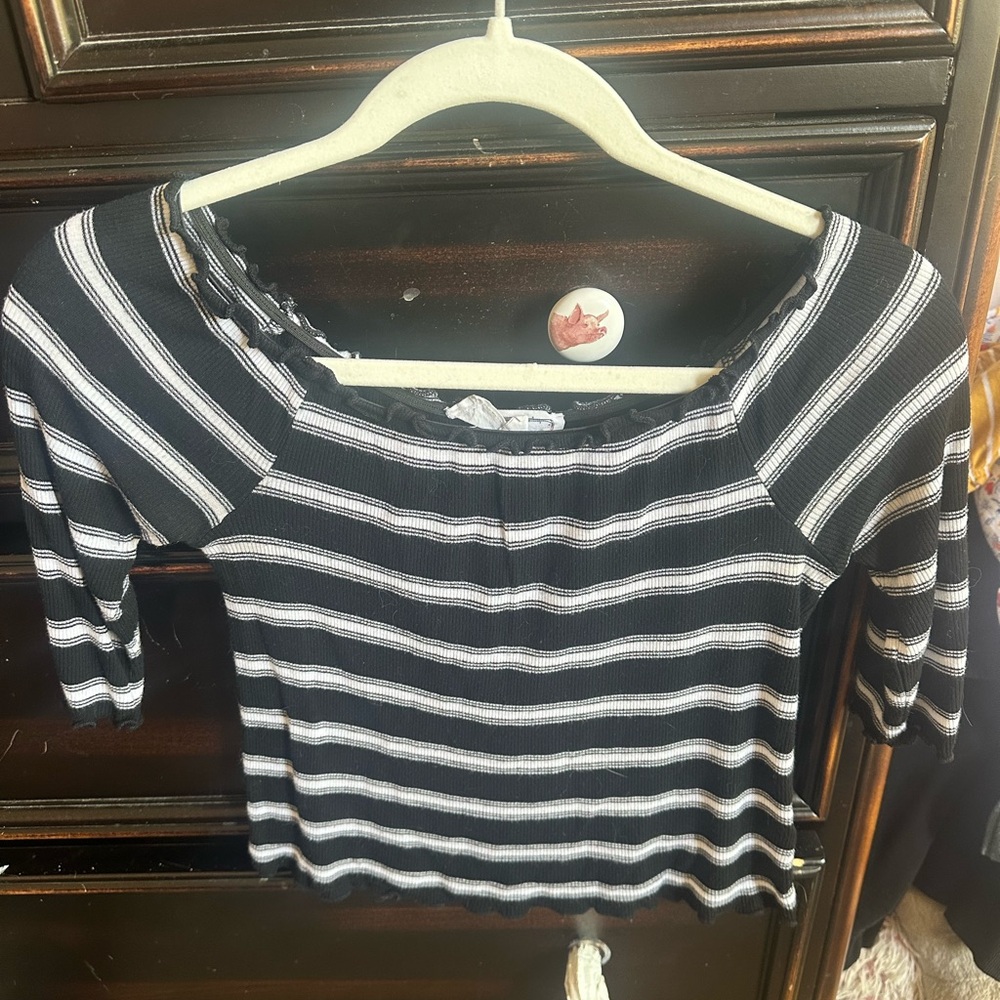 Black and white striped crop half sleeve blouse - medium